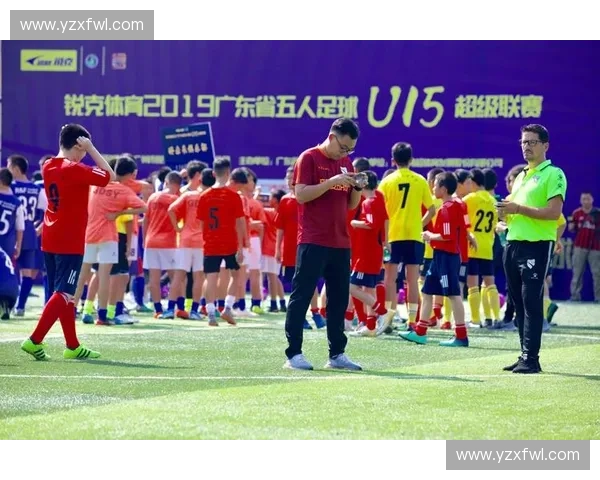 重庆超级足球联赛揭幕战精彩纷呈 热血激战点燃足球激情